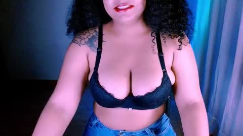 Snapshot of alejandra_conde chatting on 02-19-25, 11:36 Alejandra online show from 02-19-25, 11:36