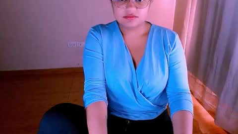 Snapshot of alejandra_conde chatting on 10-10-25, 06:18 Alejandra online show from 10-10-25, 06:18