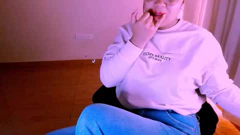 Snapshot of alejandra_conde chatting on 10-14-25, 06:52 Alejandra online show from 10-14-25, 06:52