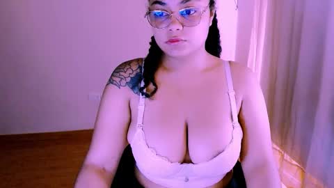 Snapshot of alejandra_conde chatting on 10-30-25, 04:19 Alejandra online show from 10-30-25, 04:19