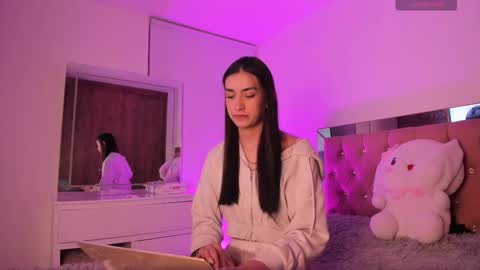 Snapshot of alejandraaa_ chatting on 09-28-25, 02:39 alejandraaa_ online show from 09-28-25, 02:39