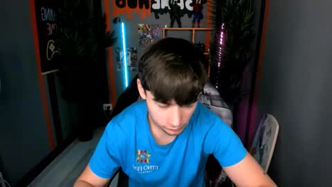 Snapshot of alejandro_ellias chatting on 11-18-25, 10:20 Alejandro online show from 11-18-25, 10:20