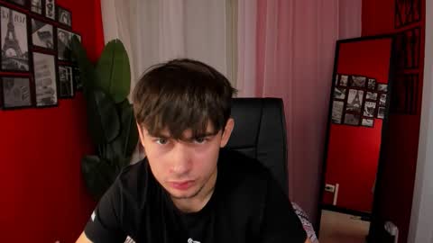 Snapshot of alejandro_ellias chatting on 11-19-25, 05:18 Alejandro online show from 11-19-25, 05:18