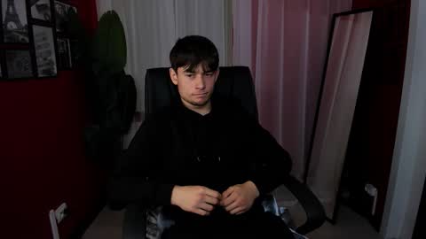 Snapshot of alejandro_ellias chatting on 11-19-25, 08:20 Alejandro online show from 11-19-25, 08:20