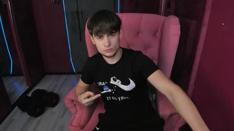 Snapshot of alejandro_ellias chatting on 11-26-25, 10:16 Alejandro online show from 11-26-25, 10:16