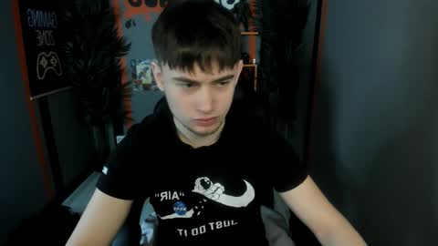 Snapshot of alejandro_ellias chatting on 03-21-26, 11:37 Alejandro online show from 03-21-26, 11:37