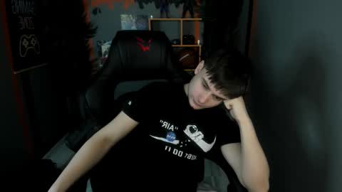 Snapshot of alejandro_ellias chatting on 03-21-26, 11:41 Alejandro online show from 03-21-26, 11:41