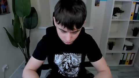 Snapshot of alejandro_ellias chatting on 03-24-26, 12:43 Alejandro online show from 03-24-26, 12:43