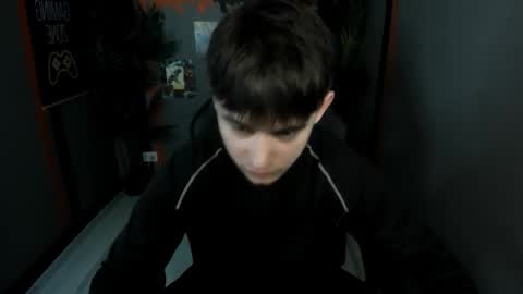 Snapshot of alejandro_ellias chatting on 03-28-26, 10:04 Alejandro online show from 03-28-26, 10:04