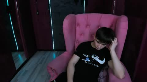 Snapshot of alejandro_ellias chatting on 04-05-26, 01:08 Alejandro online show from 04-05-26, 01:08