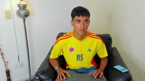 Snapshot of alejandro_williams chatting on 06-17-26, 05:47 Alejandro williams online show from 06-17-26, 05:47
