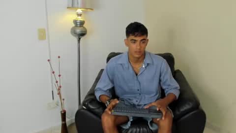 Snapshot of alejandro_williams chatting on 06-20-26, 06:22 Alejandro williams online show from 06-20-26, 06:22