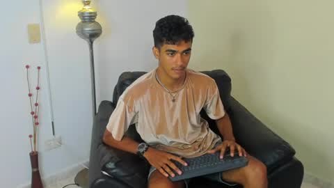 Snapshot of alejandro_williams chatting on 06-30-26, 09:16 Alejandro williams online show from 06-30-26, 09:16