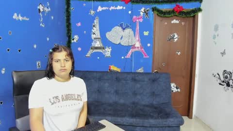 Snapshot of alejita_smithh chatting on 02-04-25, 12:22 zoe and Kataleya online show from 02-04-25, 12:22