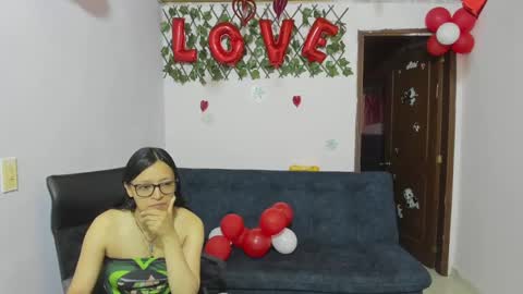 Snapshot of alejita_smithh chatting on 02-19-25, 12:11 zoe and Kataleya online show from 02-19-25, 12:11