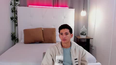 Snapshot of alejo_exotic chatting on 06-17-26, 12:18 alejo_exotic online show from 06-17-26, 12:18