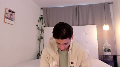 Snapshot of alejo_exotic chatting on 06-25-26, 12:20 alejo_exotic online show from 06-25-26, 12:20