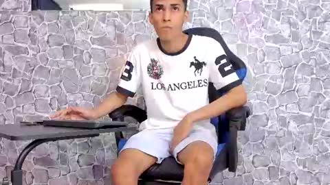 Snapshot of alejo_peverell chatting on 06-29-26, 05:35 alejo peverell online show from 06-29-26, 05:35