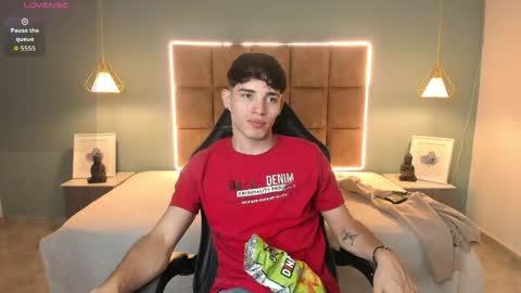 ALejoo Saenz online show from 04-16-26, 06:03