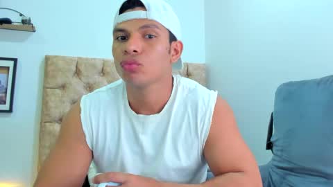 Snapshot of alejostrong chatting on 09-17-25, 02:46 alejostrong online show from 09-17-25, 02:46