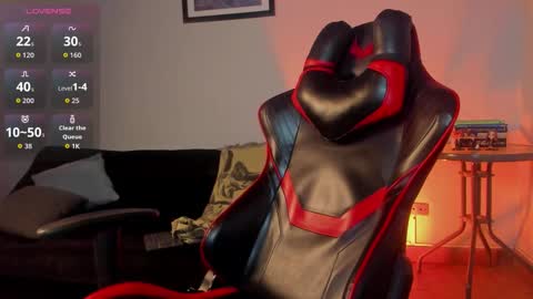 Snapshot of alekblake chatting on 09-30-25, 01:43 Alek online show from 09-30-25, 01:43