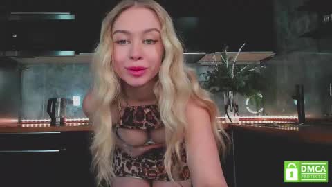 Snapshot of aleksa_cutie chatting on 01-11-26, 10:31 Next stream - 2 dec - online show from 01-11-26, 10:31