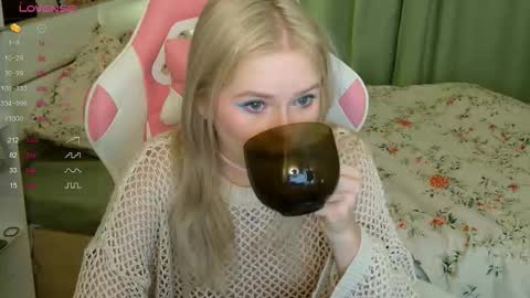 Lexi online show from 10-06-25, 03:04