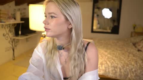 Lexi online show from 11-20-25, 04:23