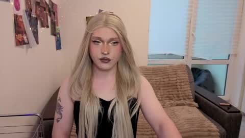 Snapshot of alena_dubai chatting on 05-22-26, 06:09 ALENA INDEPENDENT MODEL online show from 05-22-26, 06:09