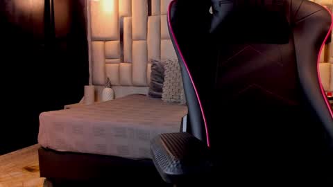 Snapshot of aless_king chatting on 12-13-24, 09:41 Alessandro King online show from 12-13-24, 09:41