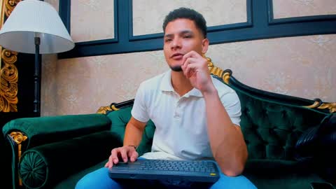 Snapshot of aless_king chatting on 01-10-25, 11:22 Alessandro King online show from 01-10-25, 11:22