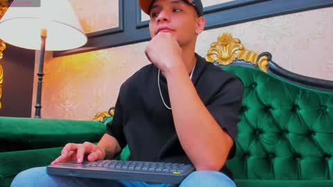 Snapshot of aless_king chatting on 01-18-25, 12:15 Alessandro King online show from 01-18-25, 12:15