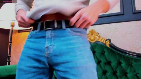 Snapshot of aless_king chatting on 01-22-25, 11:56 Alessandro King online show from 01-22-25, 11:56