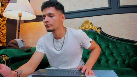 Snapshot of aless_king chatting on 02-04-25, 11:49 Alessandro King online show from 02-04-25, 11:49