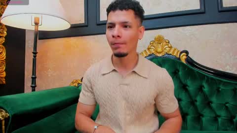 Snapshot of aless_king chatting on 02-19-25, 12:22 Alessandro King online show from 02-19-25, 12:22