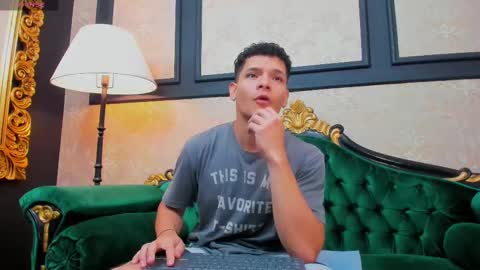 Snapshot of aless_king chatting on 03-05-25, 11:49 Alessandro King online show from 03-05-25, 11:49