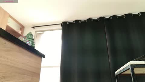 Snapshot of alessandra_222 chatting on 12-17-25, 07:53 Alessandra online show from 12-17-25, 07:53