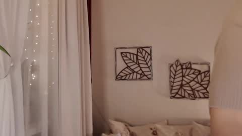 Snapshot of alessandra_foxy chatting on 12-13-24, 06:16 Sandra online show from 12-13-24, 06:16