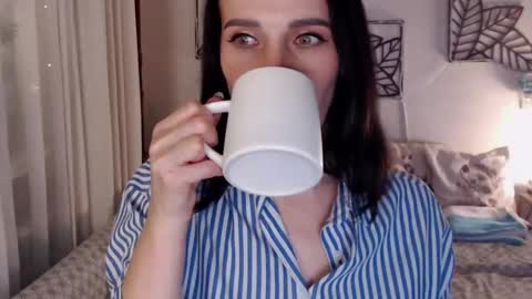 Snapshot of alessandra_foxy chatting on 12-14-24, 07:03 Sandra online show from 12-14-24, 07:03