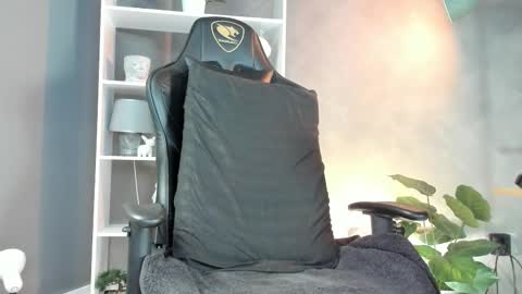 Snapshot of alessandro_duty chatting on 09-27-25, 03:44 Alessandro INDEPENDENT MODEL online show from 09-27-25, 03:44