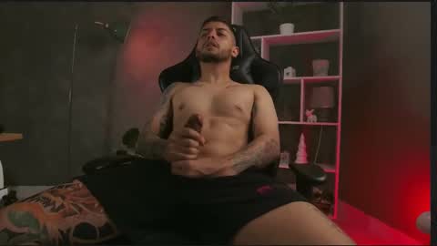 Snapshot of alessandro_duty chatting on 09-28-25, 01:33 Alessandro INDEPENDENT MODEL online show from 09-28-25, 01:33