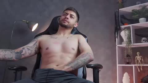 Snapshot of alessandro_duty chatting on 10-26-25, 11:53 Alessandro INDEPENDENT MODEL online show from 10-26-25, 11:53