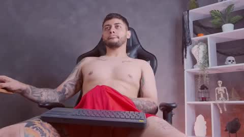 Snapshot of alessandro_duty chatting on 10-28-25, 01:09 Alessandro INDEPENDENT MODEL online show from 10-28-25, 01:09