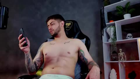 Snapshot of alessandro_duty chatting on 10-29-25, 01:19 Alessandro INDEPENDENT MODEL online show from 10-29-25, 01:19