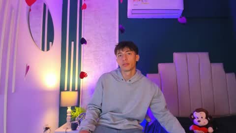 Alessandro Dybala online show from 02-15-25, 12:11