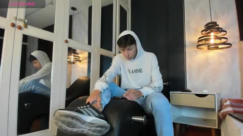 Alessandro Dybala online show from 02-20-25, 12:04