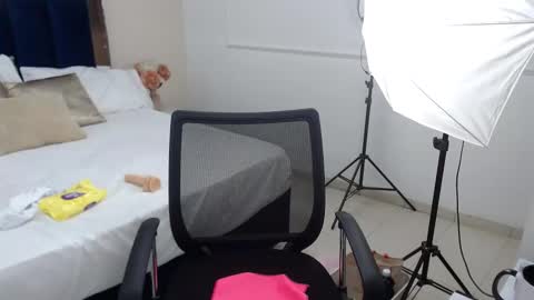 ALESSIA online show from 02-17-25, 09:41