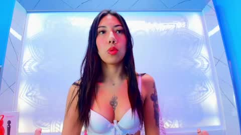 Snapshot of alessia_clarky chatting on 05-10-26, 01:44 Alessia Clarky online show from 05-10-26, 01:44
