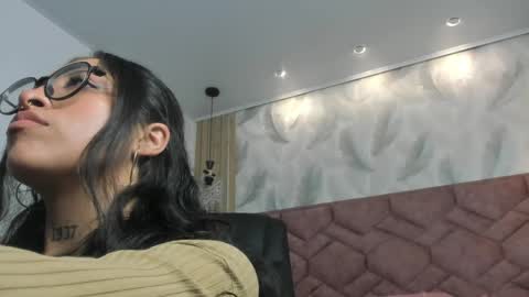 Snapshot of alessia_storm_ chatting on 04-25-26, 12:35 Alessia online show from 04-25-26, 12:35