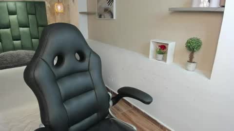 Snapshot of alessia_storm_ chatting on 05-03-26, 02:06 Alessia online show from 05-03-26, 02:06